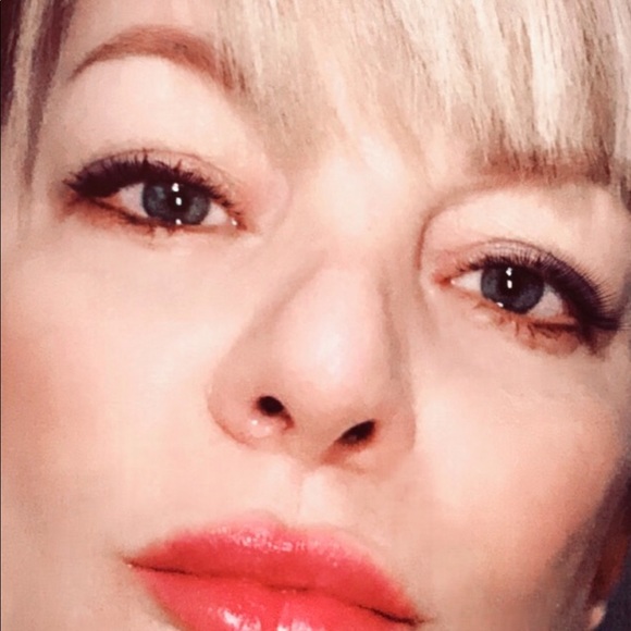 Meet your Posher, Melissa - Picture 1 of 1